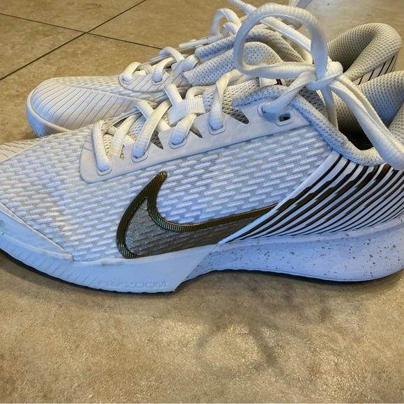 Nike Kids White and Gold Sneakers - Picture 1 of 3